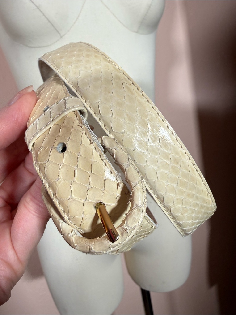 Vintage 1990’s white cream Snake skin Leather Skinny Belt size 30